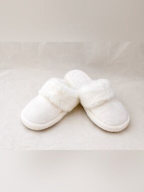 Pottery Barn White Faux Fur Plush Slippers Cozy Spa House Shoes S 6-7 Loungewear